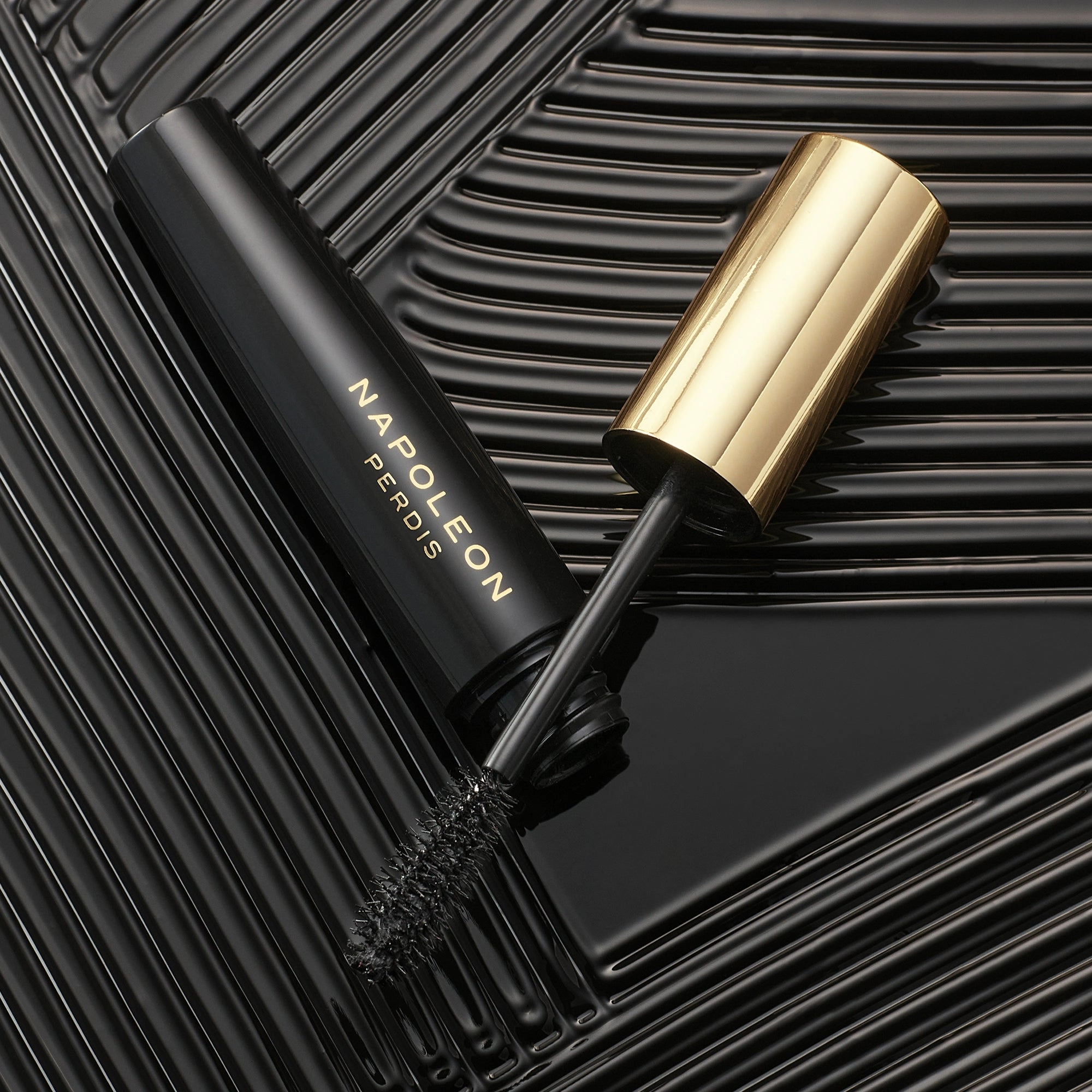 ALL-OUT VOLUMISING MASCARA